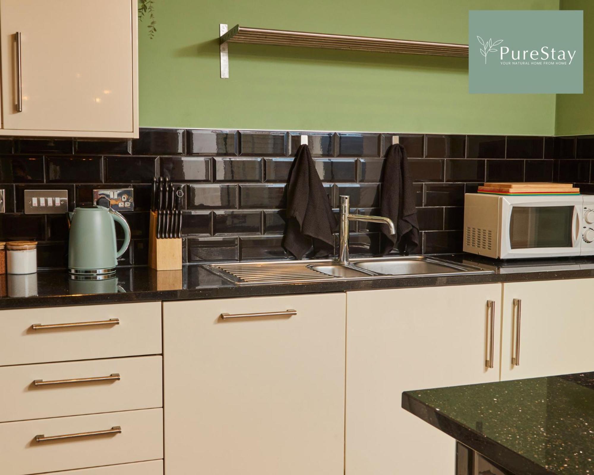 Superb House By Purestay Serviced Accommodation Manchester With Free Parking Exterior photo